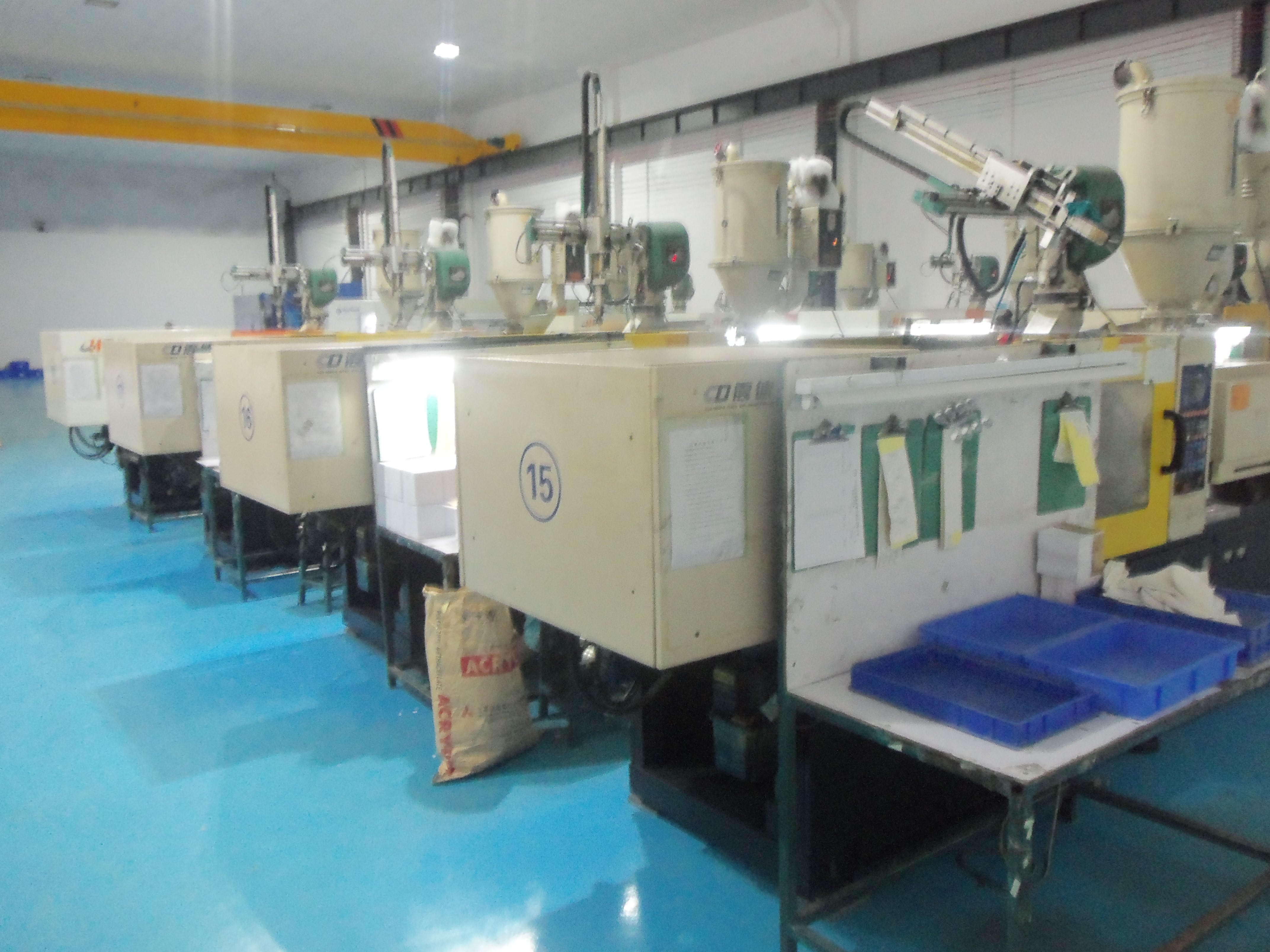 旭錦塑膠模具有限公司，注塑模具車間